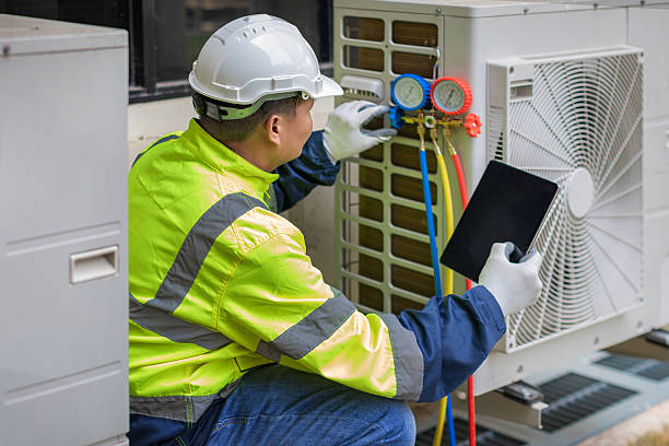 Professional Hvac technician working in Bingen, WA
